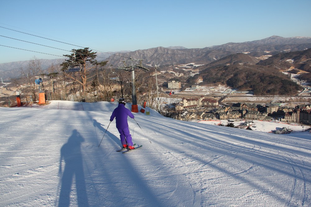 韓国最後のスキー滑走、アルペンシアリゾートを眼下に。